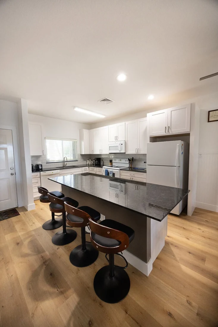 The fully equipped kitchen and breakfast counter